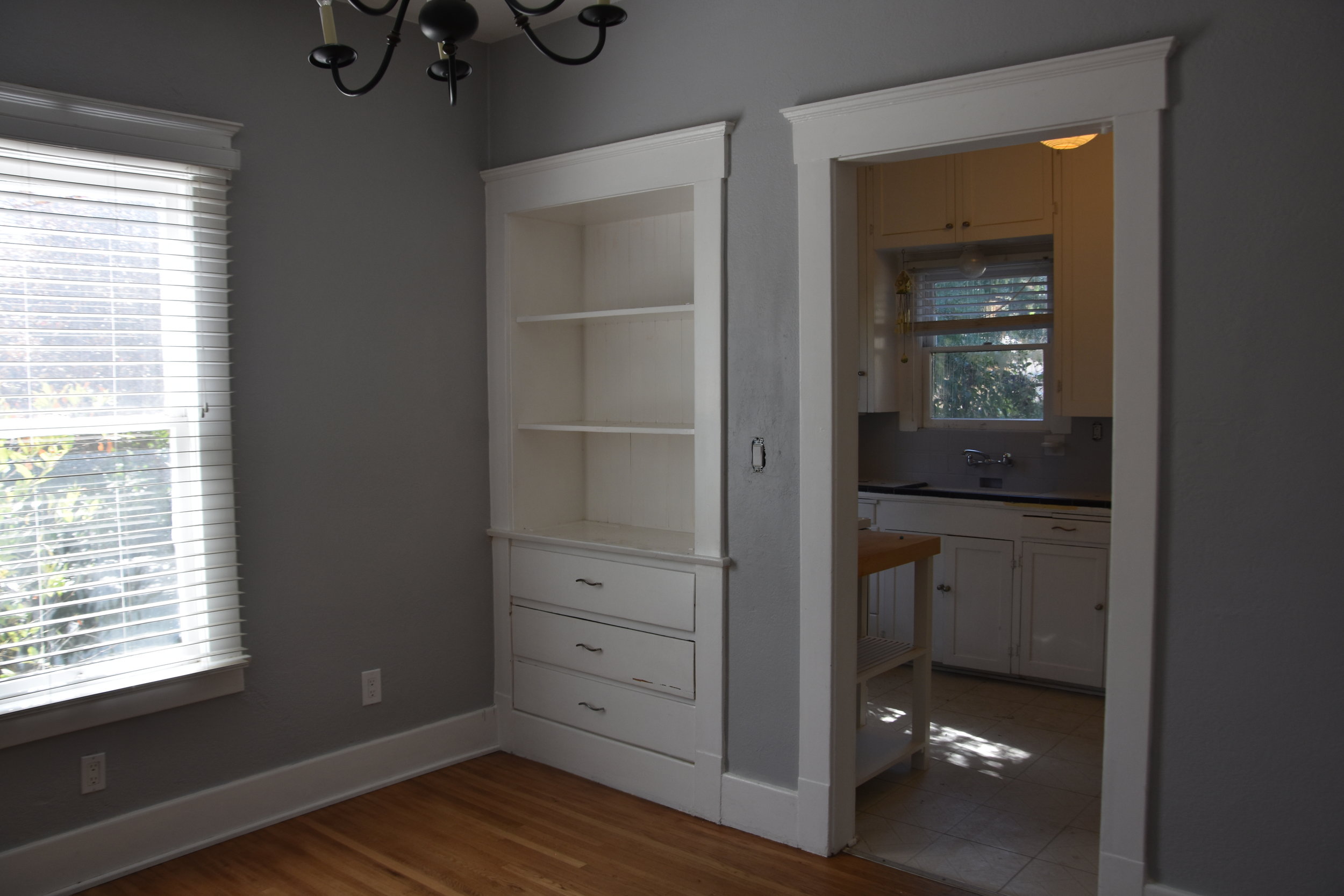 8Dining built ins.JPG