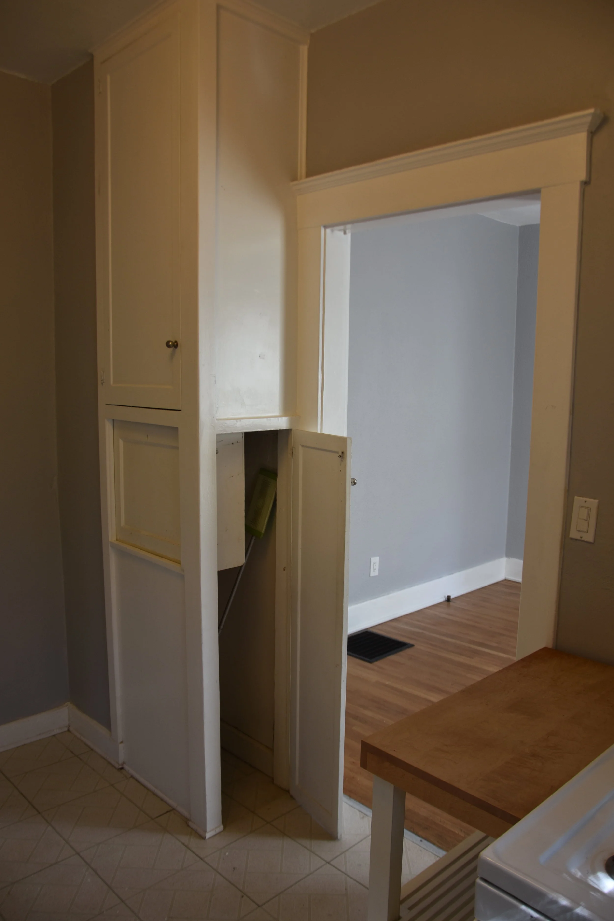 18Kitchen 4.JPG