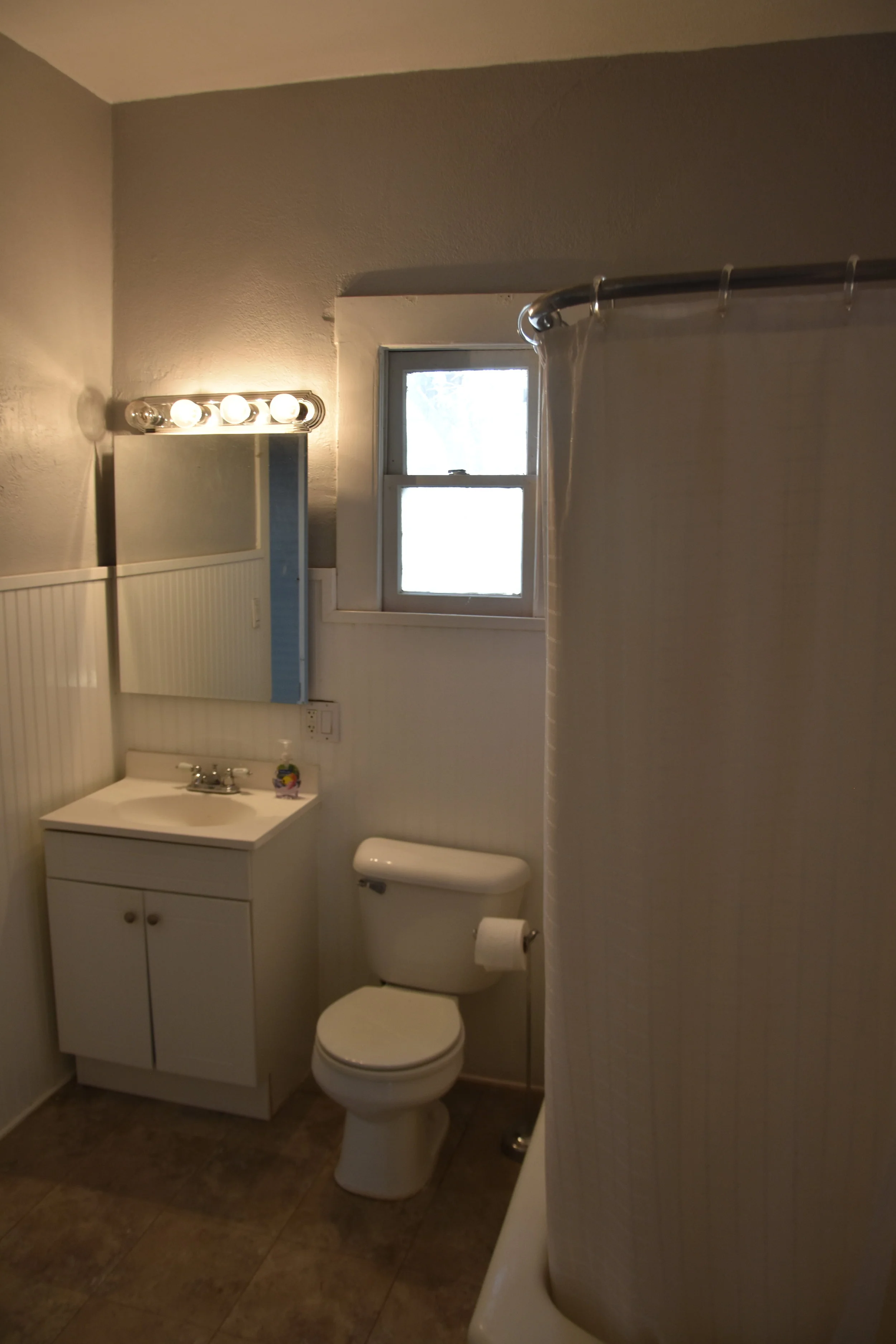 21 Bathroom.JPG