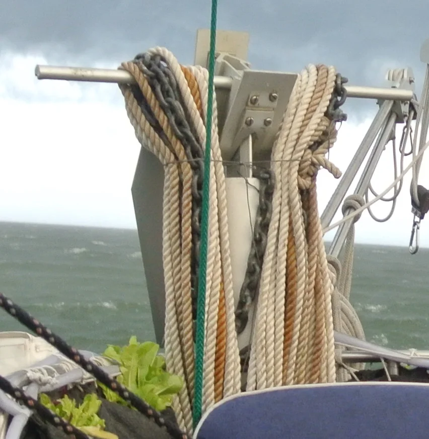 Scrap piece of dyneema helps bind all the rode so it doesn't fall off the flukes while sailing.