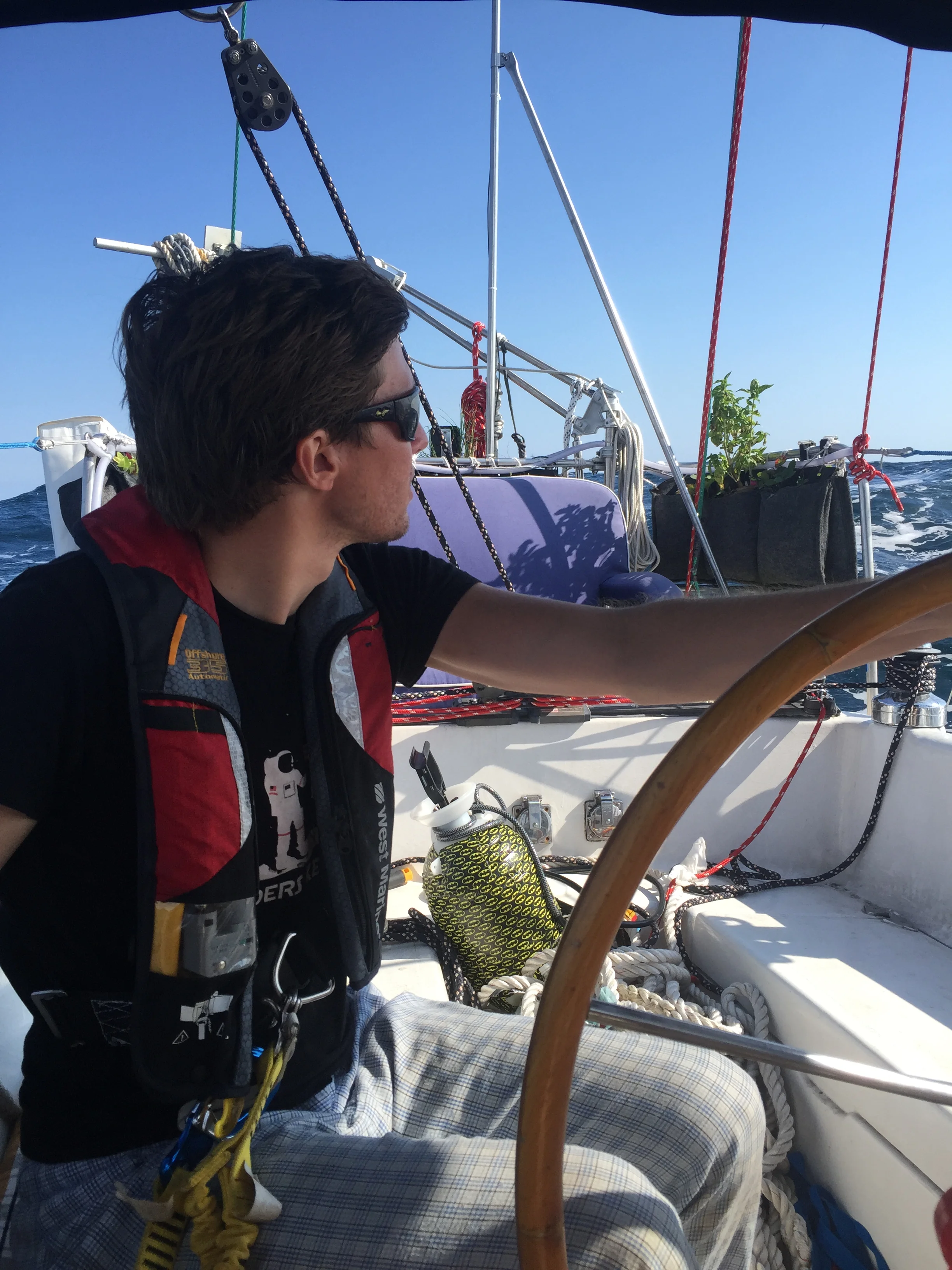 In the early morning, the seas were already rather large. Look at the water on the left and right side of the picture and you can see that this is a large wave coming up on us the height of our stern rail and not just the horizon in the distance.