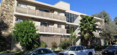 8211 OWENSMOUTH AVE CANOGA PARK, CA 91304