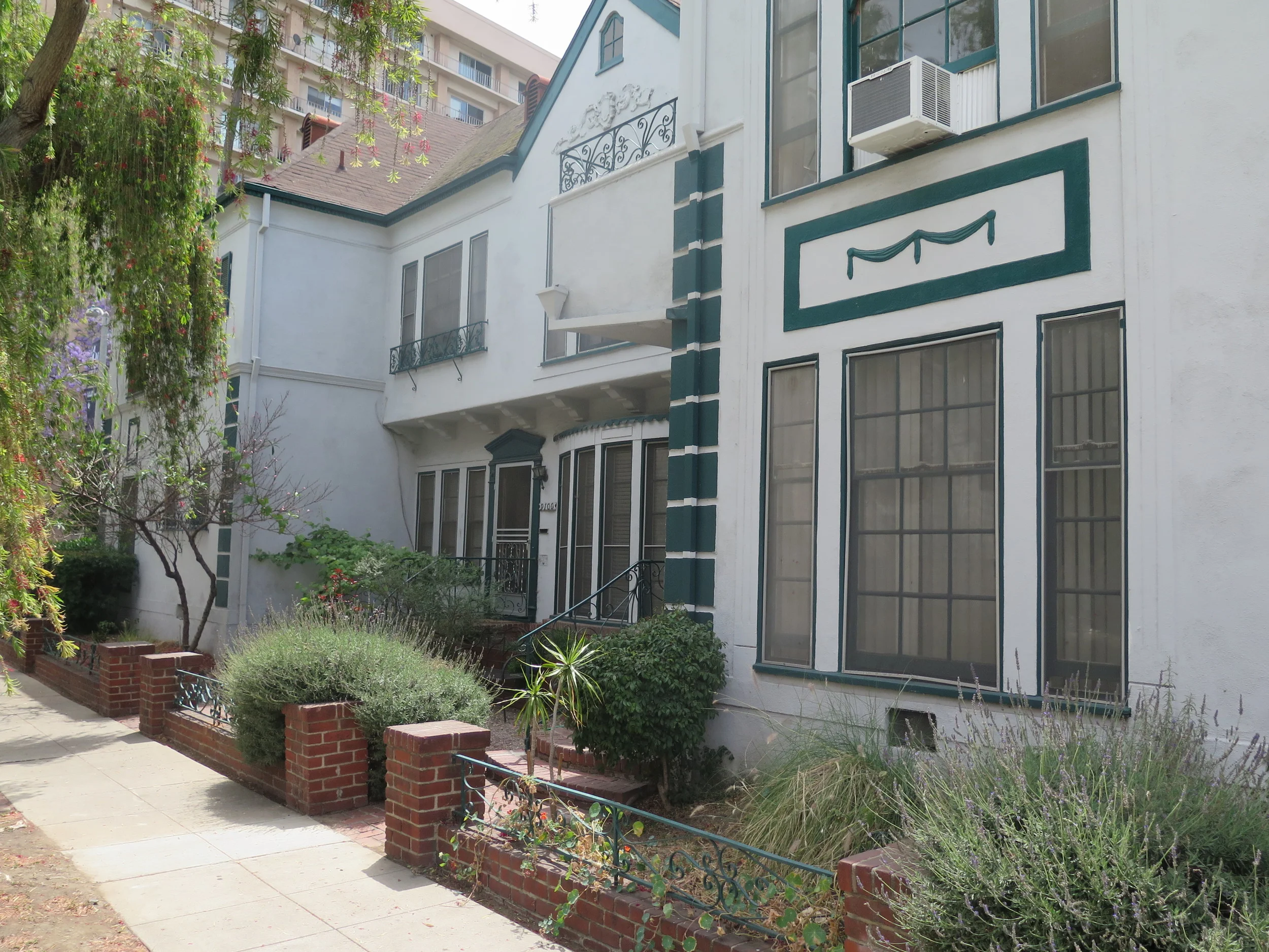 9100 Alden Drive Los Angeles, CA 90048