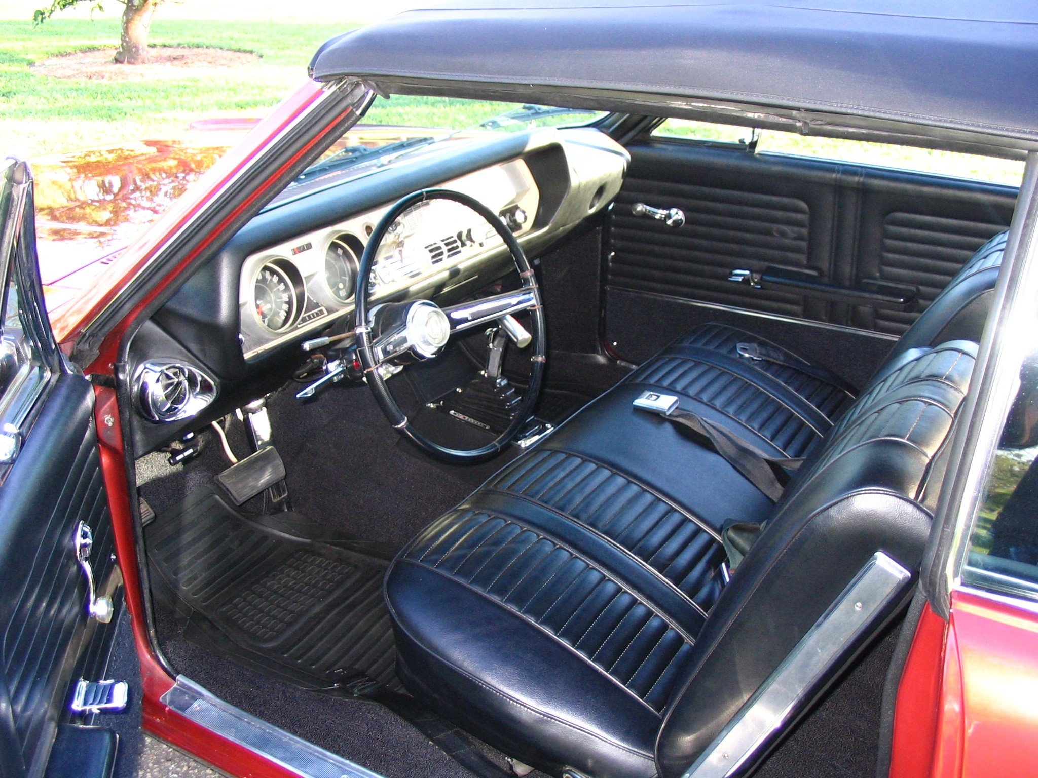 66 interior1.JPG