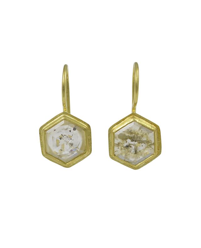 Lots of new work out on the floor for the holidays! We will be open the next two Sundays from 11am to 5pm on top of our regular hours. We love these hexagonal diamond drops in 18k green gold!

#holidayshopping #shopsmall #shoplocal #oldport #diamonds