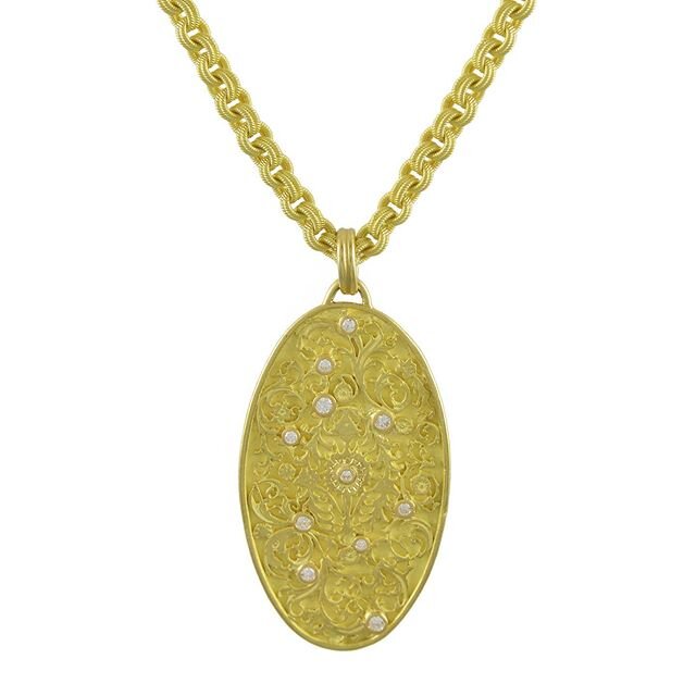 This large Cesca pendant is stunning in 18k green gold. This is a custom piece that we have done several variations of over the years and is a solid statement necklace!

#18k #greengold #mainemade #madeinmaine #instajewelry #newenglandhandmade #ooak 