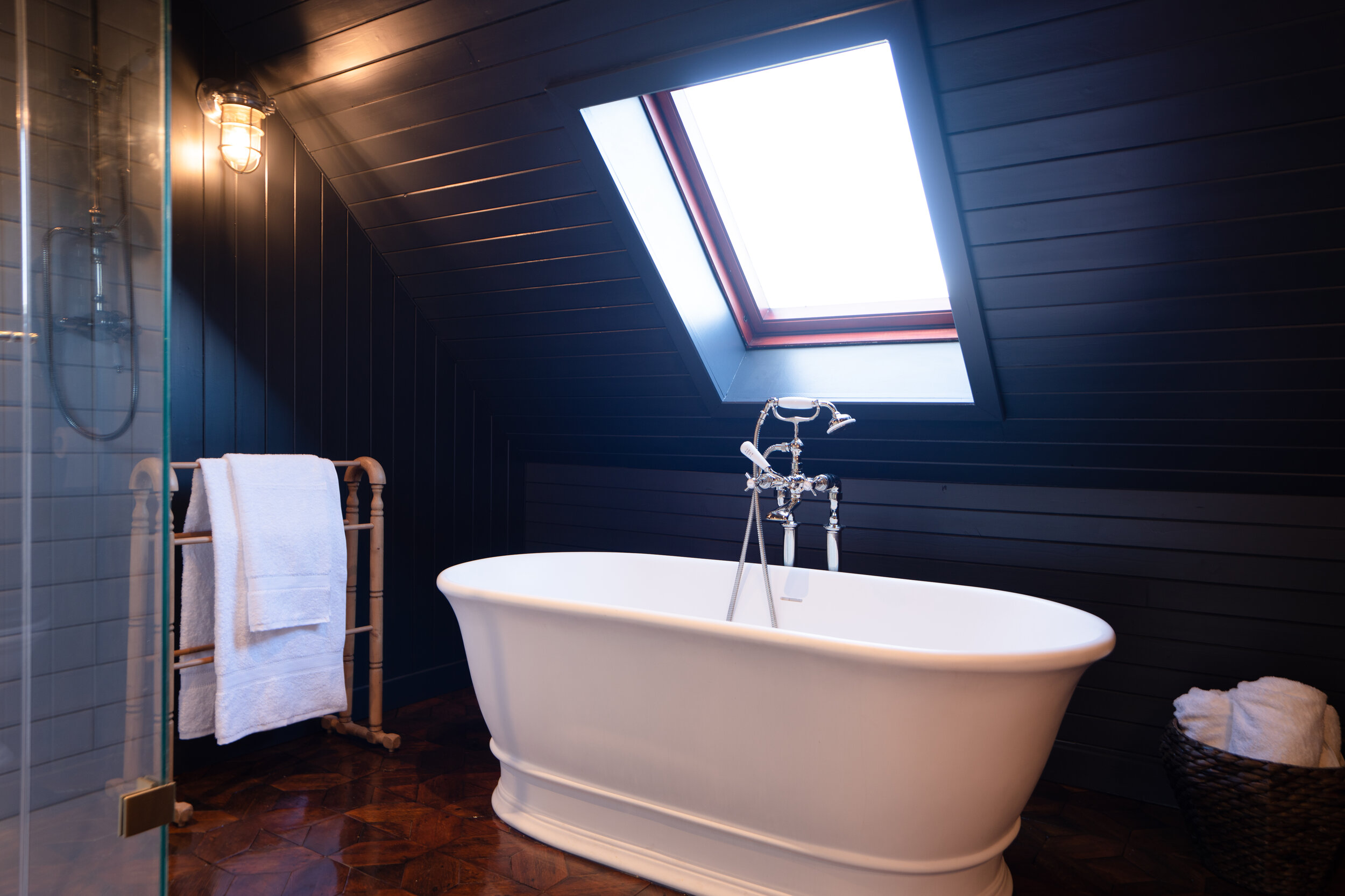 Luxury bathroom at Hillview Cottage, self catering cottage, Aviemore