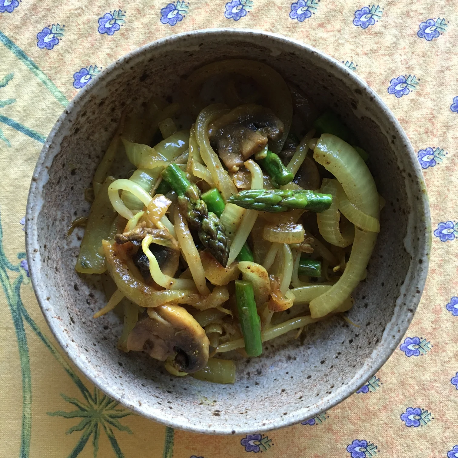    curried onion, asparagus, mung bean sprouts, mushrooms...   