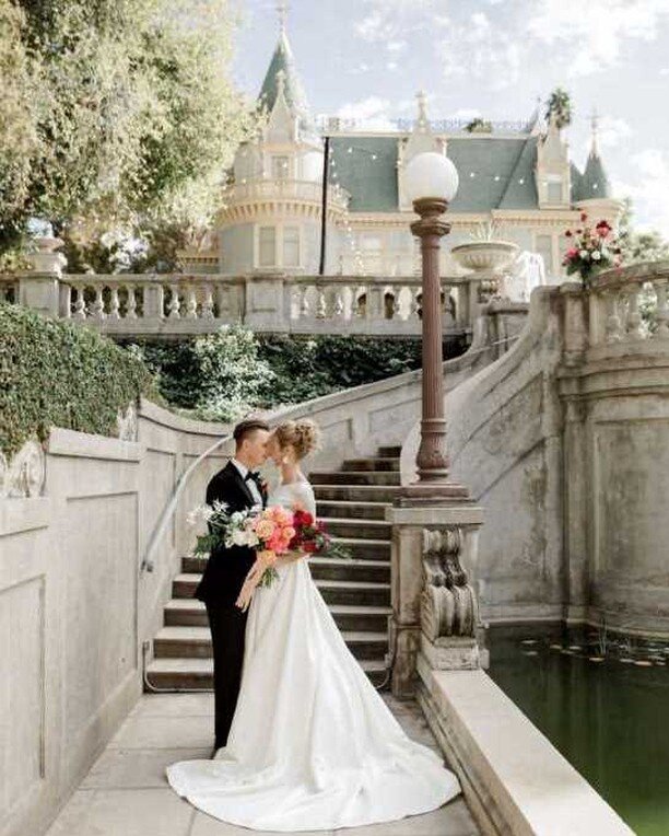 A wedding in a Castle!

We love it when a couple goes the extra mile to make their dreams come true. These pictures are of  Nick and Sydney, who married in an actual castle, with the bride wearing a #custom #Lezu 🥂. Cheers to a life full of love and