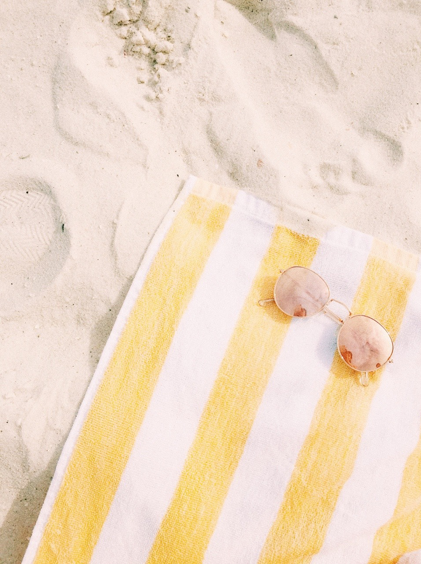 1-stripe-beach-blanket.png