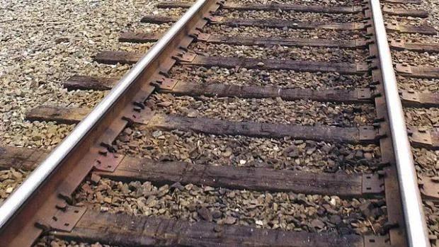 train_tracks_railroad.jpg
