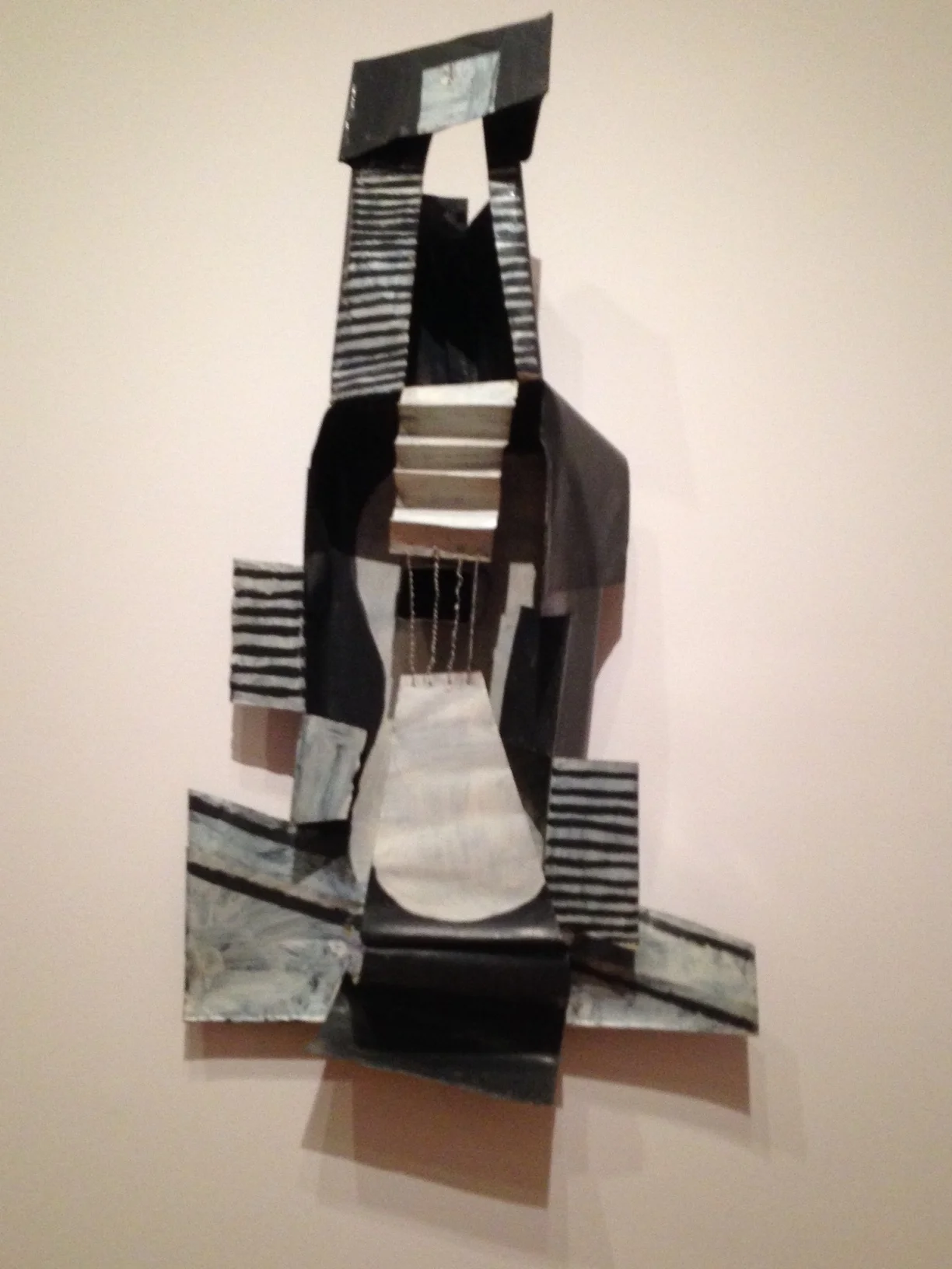 Guitar . Paris, 1024. Painted sheet metal, painted tin box, and iron wire.