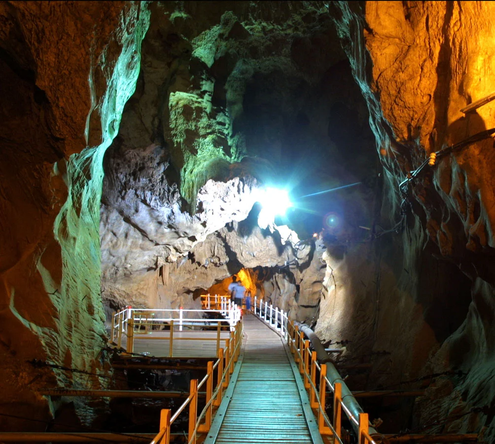 Bewah Cave, Kenyir.jpg