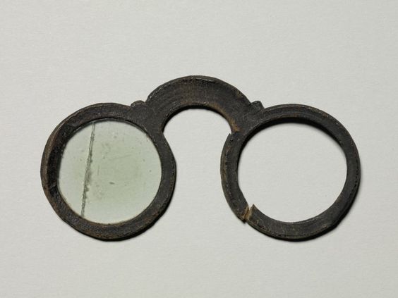 Eyeglasses, leather and glass, late 15th or 16th century.