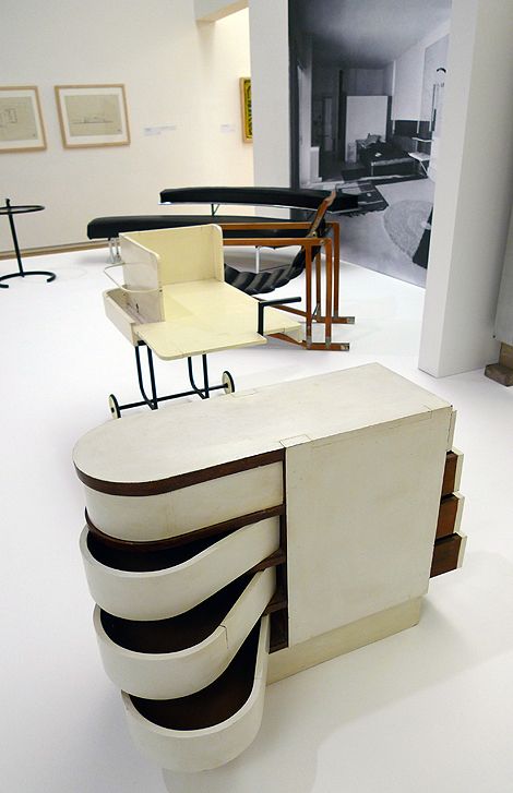 Eileen Gray, Cabinet with swivel drawers, 1926-1929. Painted wood. Furniture from villa E1027.
