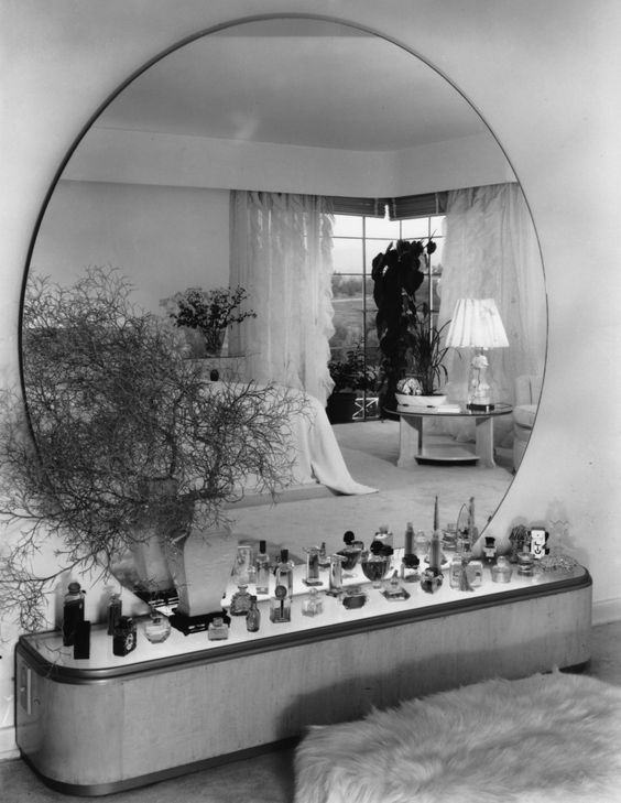 Paul T. Frankl, Vanity, Penner House. Holmby Hills, California, 1938. Photo courtesy of Paulette Frankl via the Frederick Kiesler Foundation.