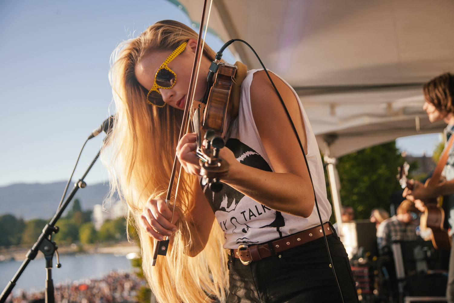  Dustin Bentall &amp; Kendel Carson&nbsp;@ SHOREFEST photo by Christine McAvoy 