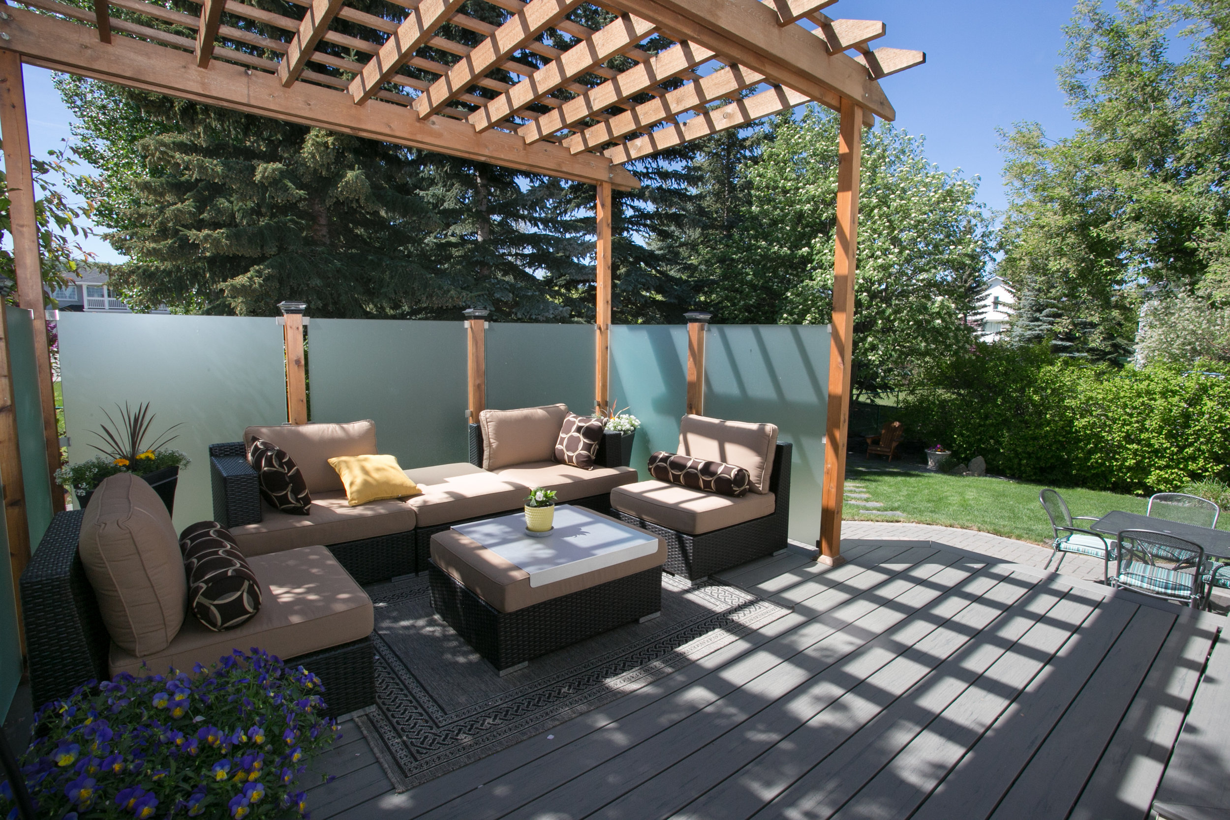  Outdoor living room with pergola — Valley Ridge, Calgary. 