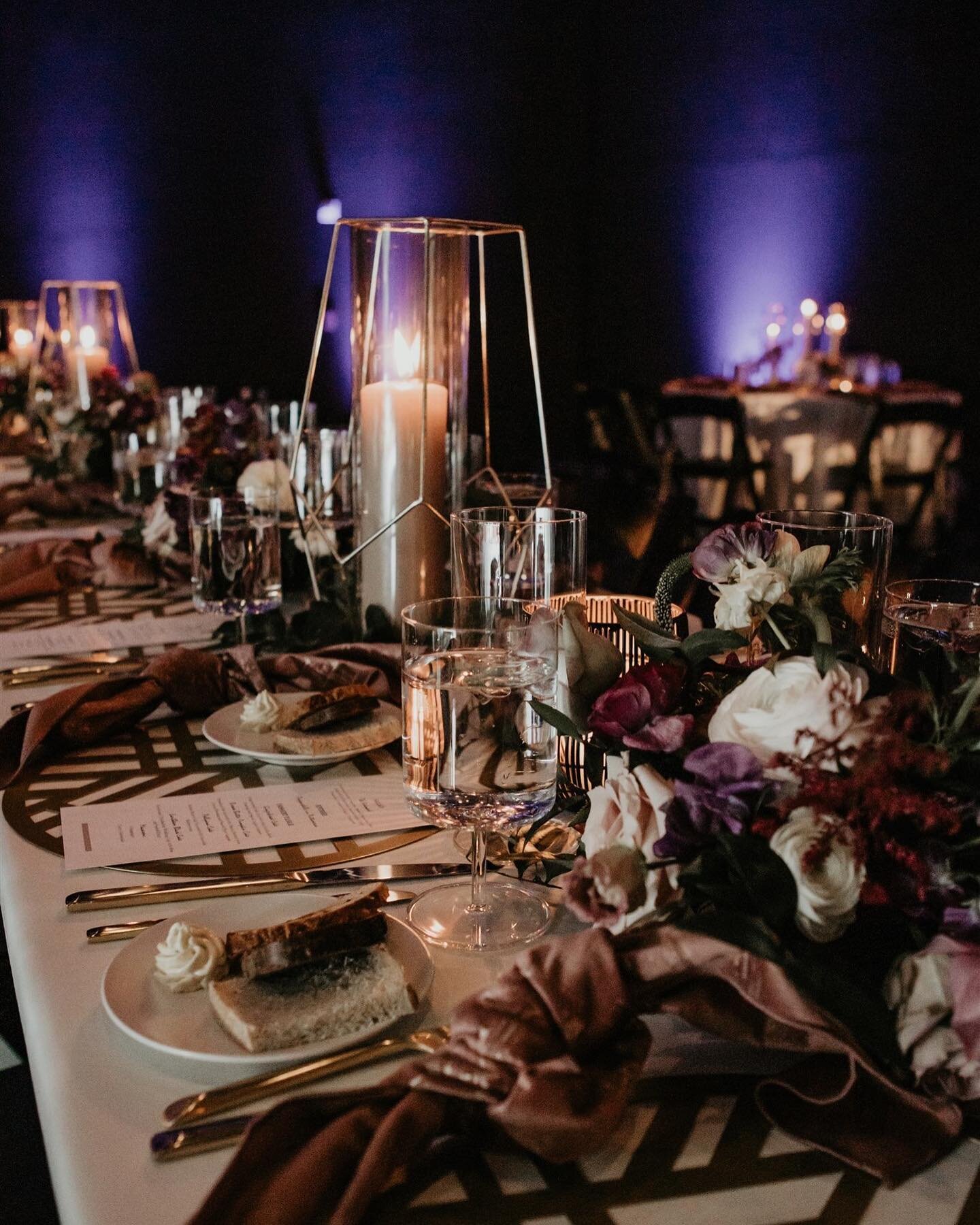 When the bride was a wedding planner, you KNOW the details are going to be amazing! Moody, luxe, and romantic all the way. 

Design + Planning: @glintevents Photos: @lordjustyn 
Florals: @amandaburnettefloral 
Rentals: @rentequipva @paisleyandjade 
L