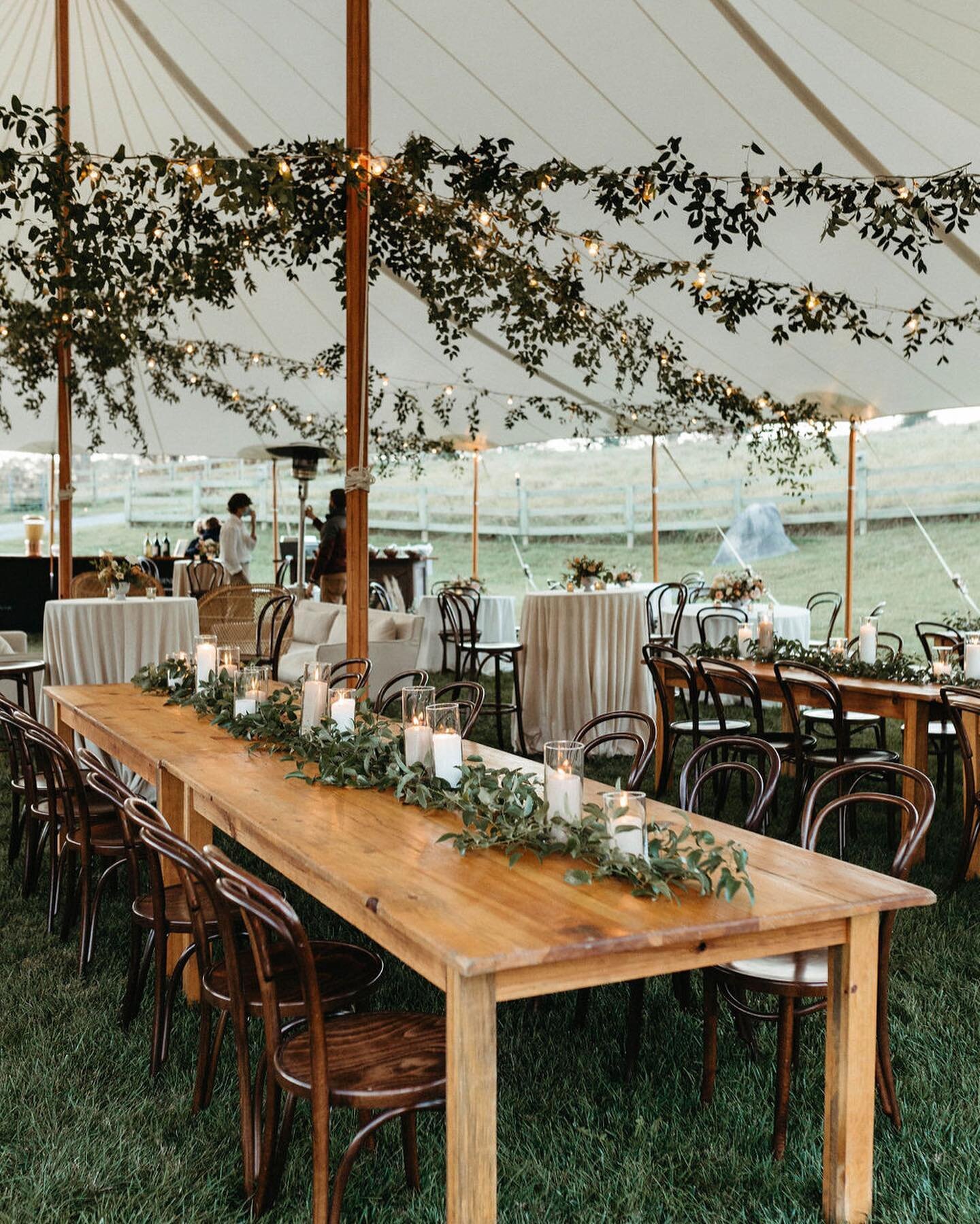 Working on lots of BTS tasks this month (like portfolio updates!) and I can&rsquo;t get over these details from Sarah + Sean&rsquo;s October wedding! Greenery on string lights? Sign us up!

Design + planning by the genius @lemersondesign 
Photos: @ja