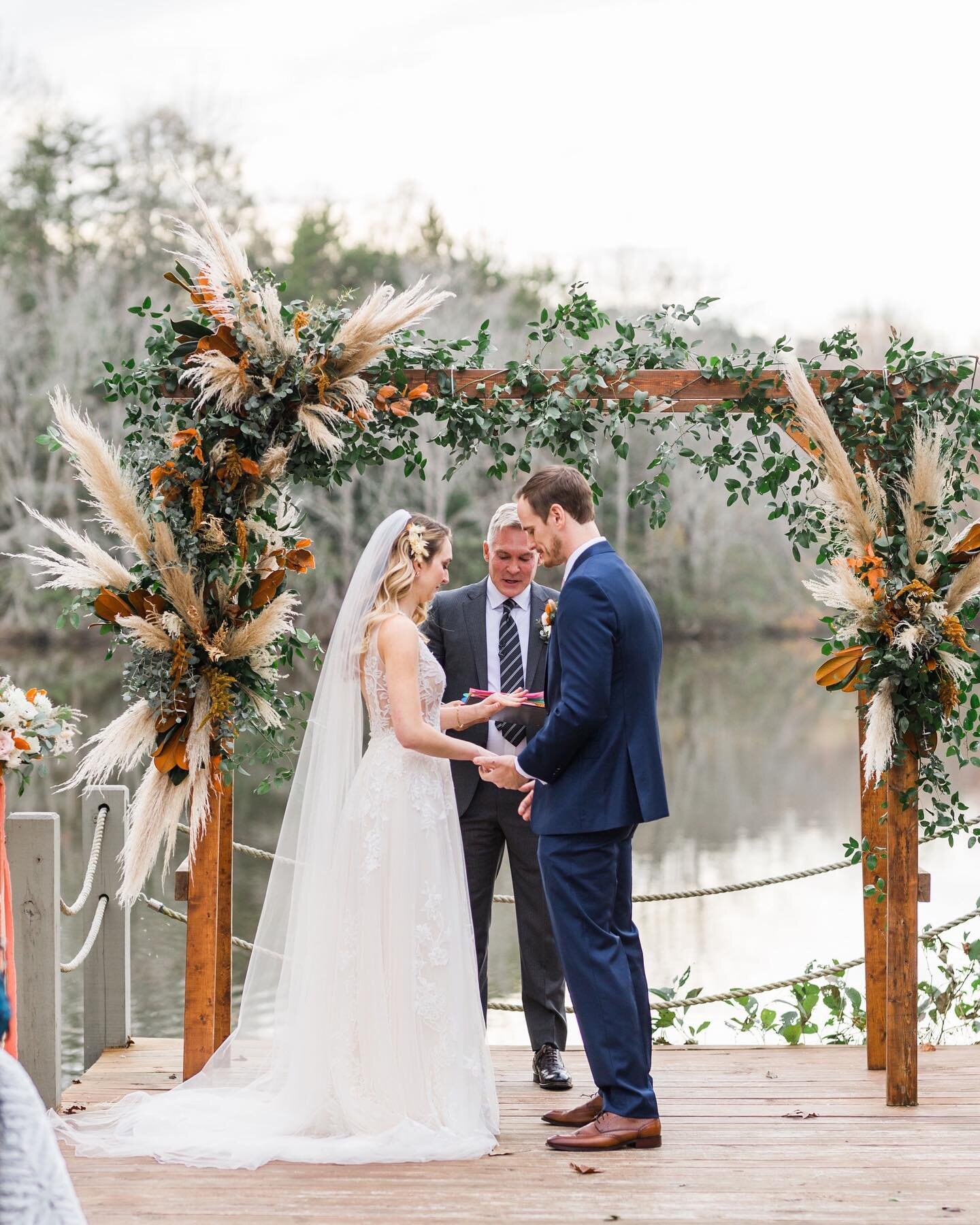 Sydney and Colin&rsquo;s arbor just FEELS like November, you know?? 

Photography: @michaelandjasminephotography 
Venue: @lakesideatwelchestate
Planning: @ourcurateddesign 
Catering: @cater2events 
Florals: @amandaburnettefloral 
Beauty: @bridefacerv