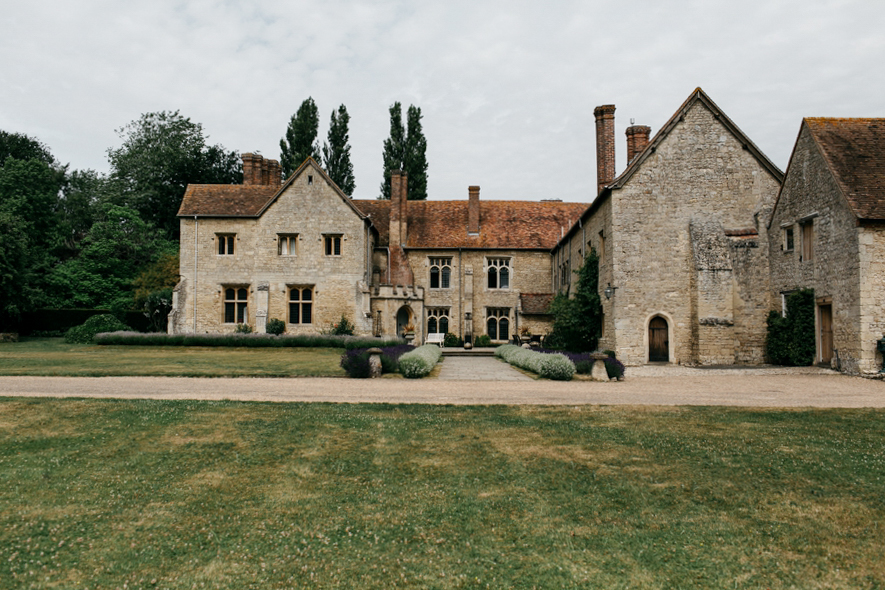 Notley-abbey-buckinghamshire-england-wedding-abi-q-photography--102.jpg