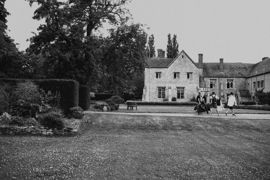 Notley-abbey-buckinghamshire-england-wedding-abi-q-photography--109.jpg