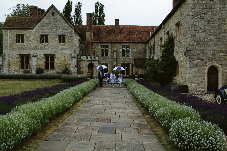 Notley-abbey-buckinghamshire-england-wedding-abi-q-photography--177.jpg