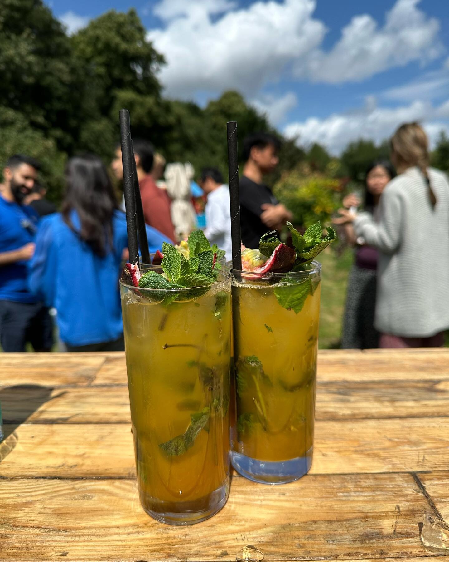 Fantastic event on a very sunny Saturday!

Nothing like a passion fruit mojito to get the party started&hellip;

#kentwedding #kent #kentweddings #kentmobilebar #mobilebartender #barhire #weddingbar #wedding  #henparty #cocktailsofinstagram #mixology