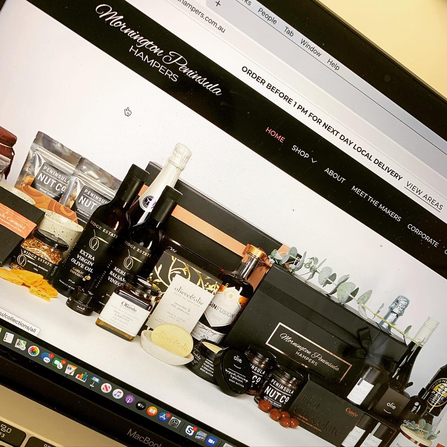 Treat your Mum this Mother&rsquo;s Day with an awesome hamper from @morningtonpeninsulahampers . Free delivery to Victoria, next day available for locals on the Peninsula (yay!) and flat rate to the rest of Oz!
#morningtonpeninsula #supportlocal #loc