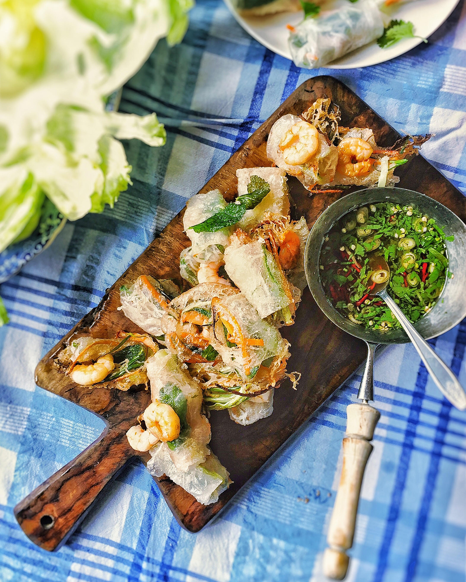 deep-fried-vietnamese-summer-rolls-with-dipping-sauce.jpg