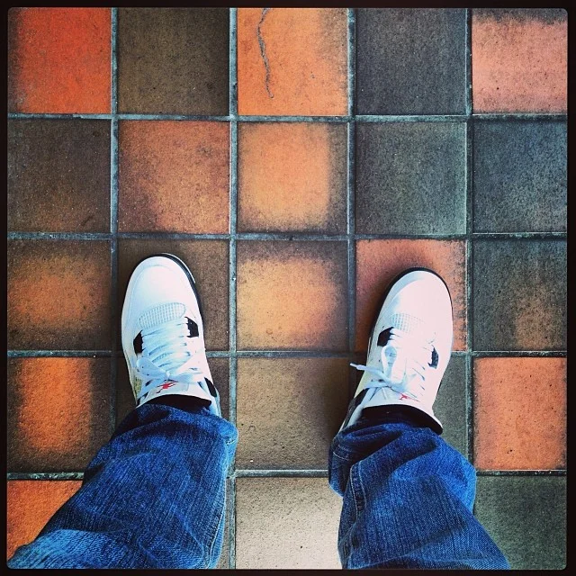 #todayskicks #jordan #airjordan #IV #whitecement