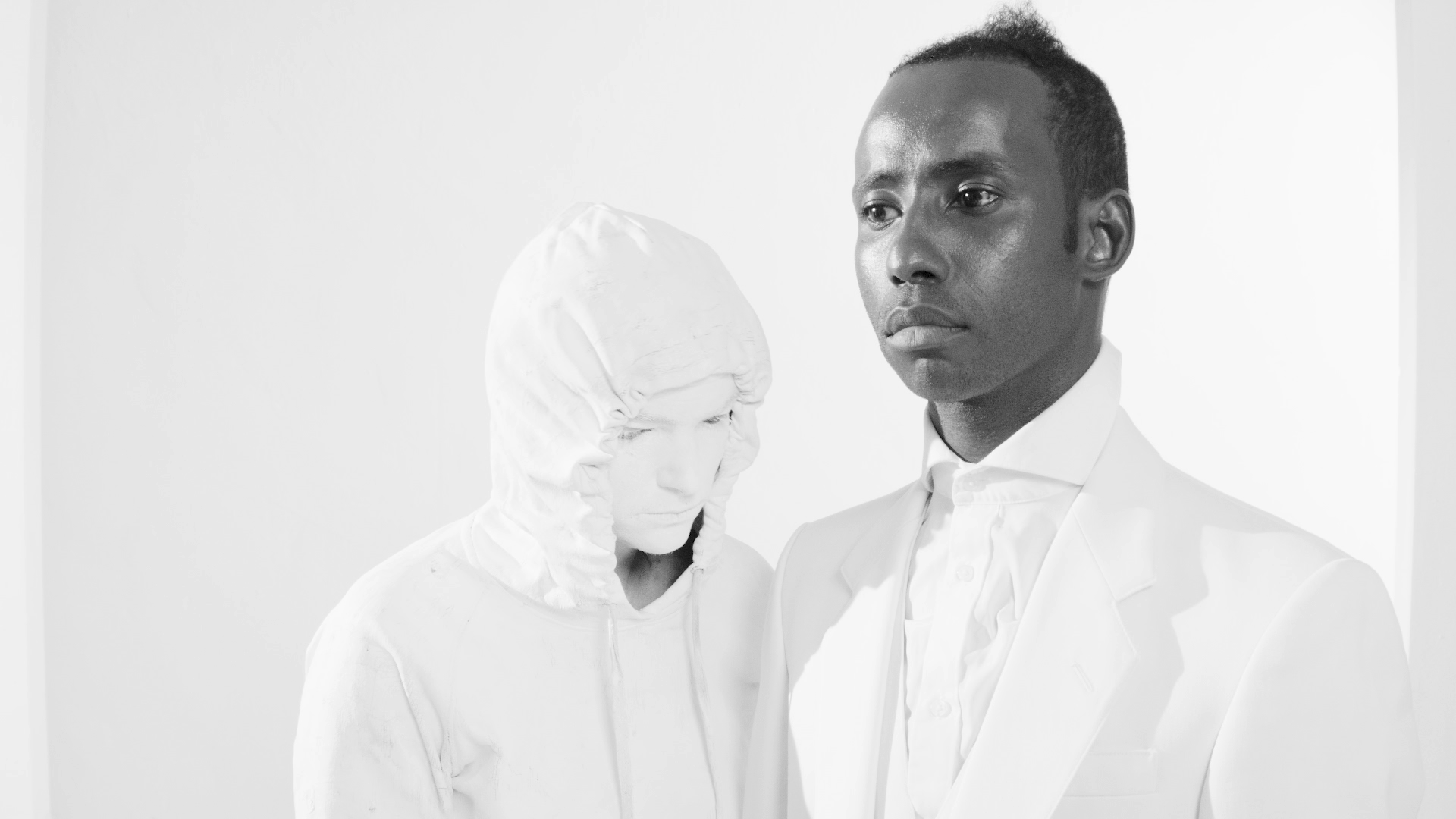 A Video Power Online Premiere: PAPIEREN LAND