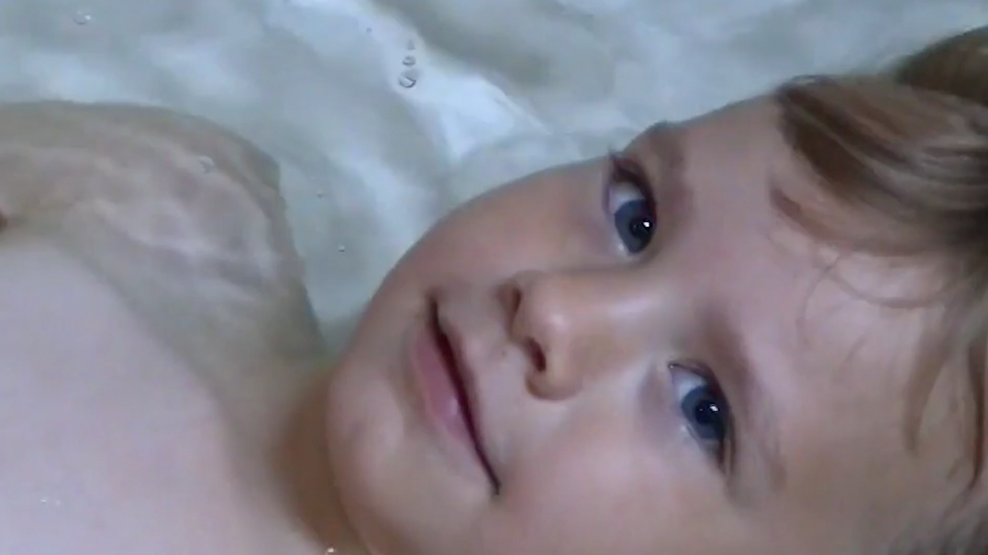 HET ELLENDIGE HEBBEN WE ACHTER ONS GELATEN