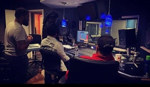 Paying dues until the dues pay off 💯👌🏽 

📸: @feliciapeele 

#Music #Musician #Studio #Piano #Drums #MusicProducer #Beatmaker #Entertainer