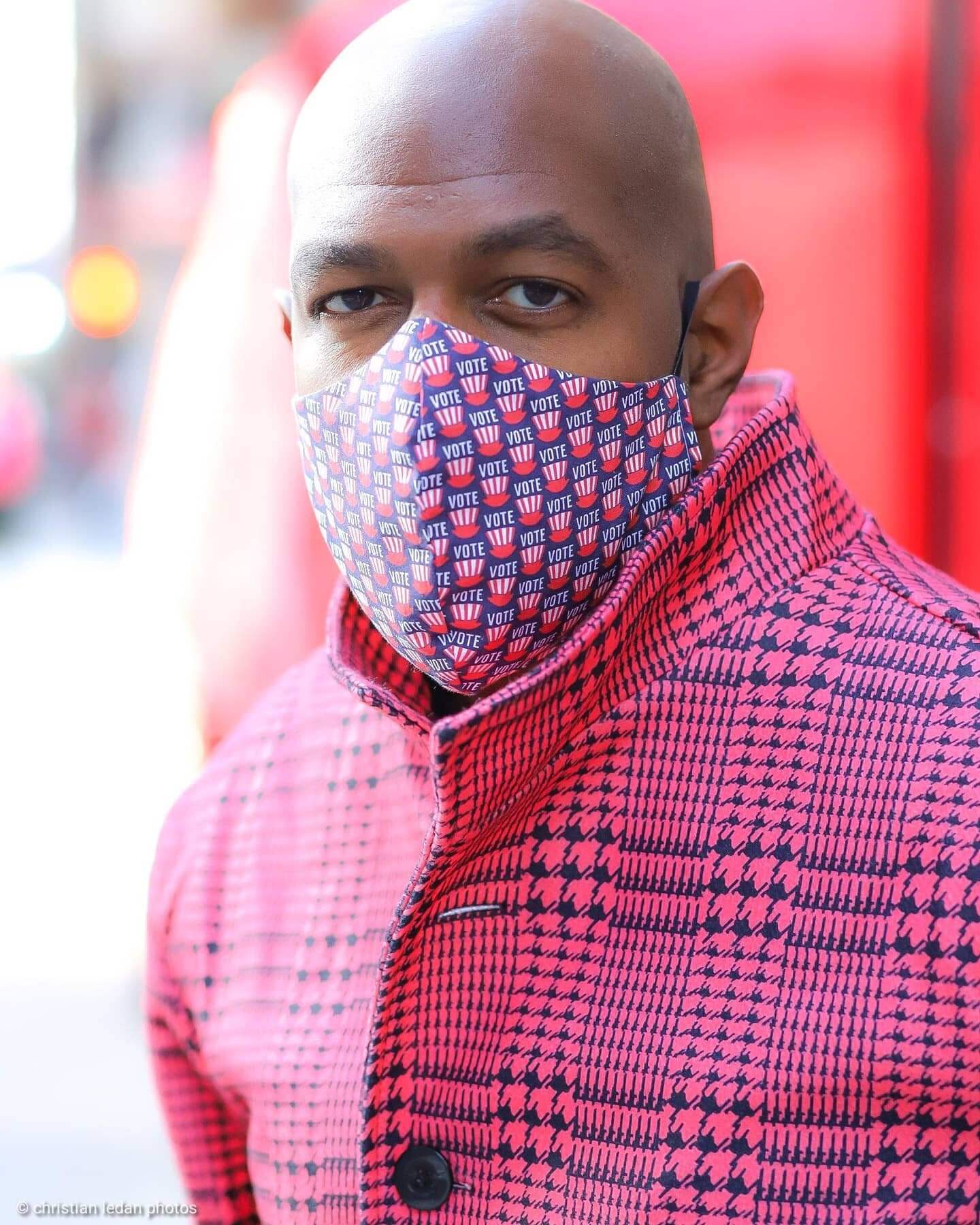 Hey #NYC pills close at 9pm.  Get out there 

@omarshareefj in @boipkg #VOTE mask and #Pink Fall Coat
.
 
.
.
#fashionphotography #fashion #photography #instagay #instahomo #fotografia #covid_19 #covid #ny1pic #election #electionday #election2020 
.
