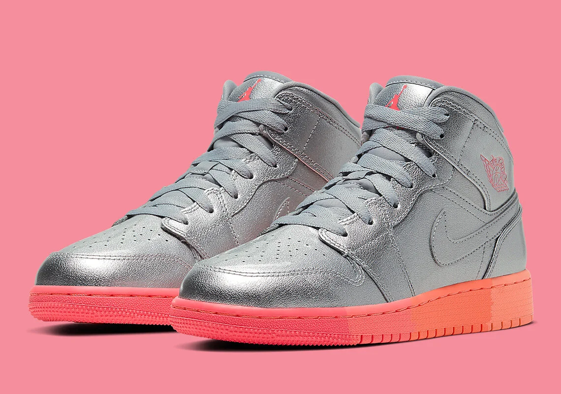 air-jordan-1-mid-metallic-silver-555112_006-3.jpg