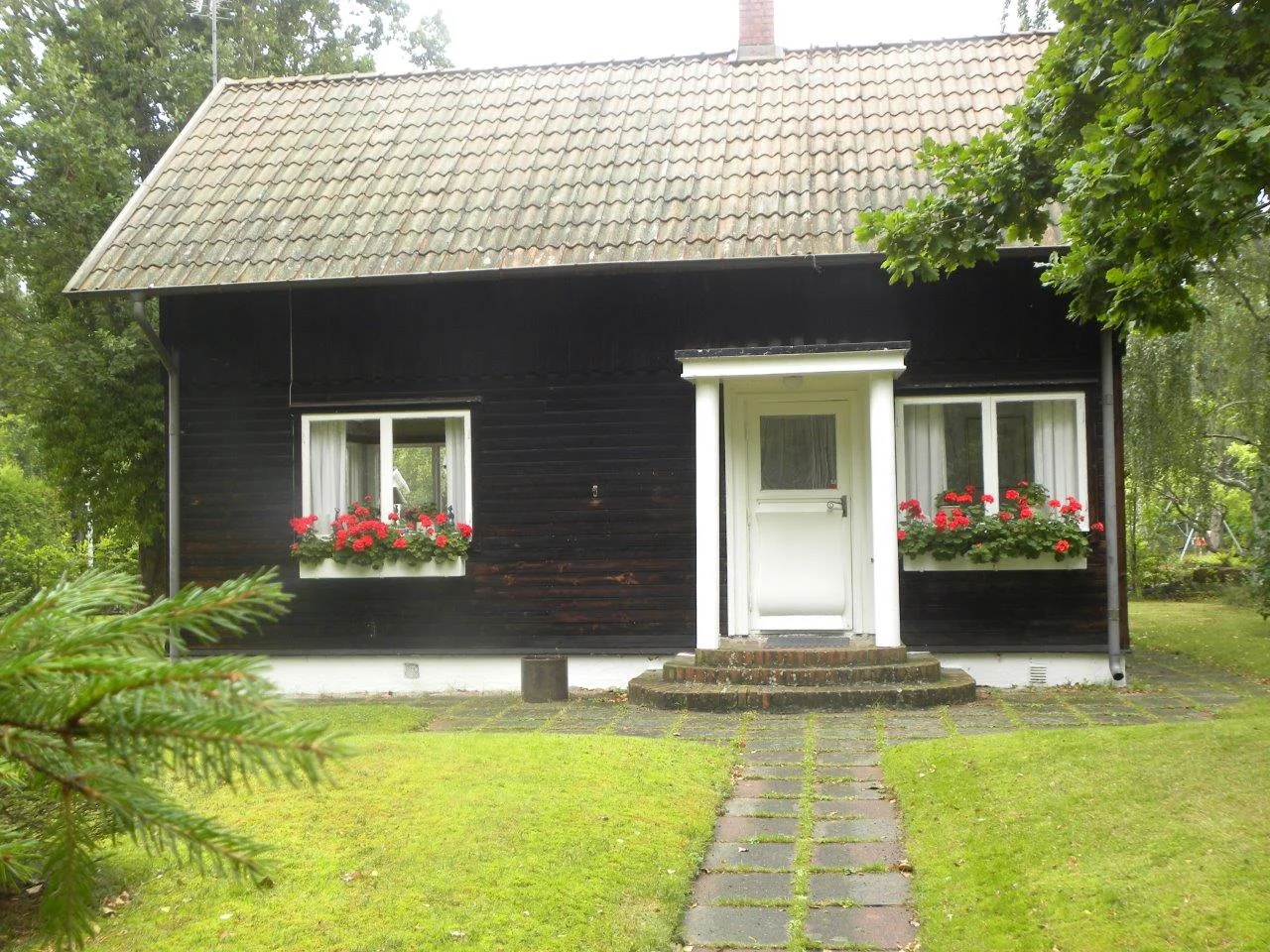 Västra Mölledalsvägen 12