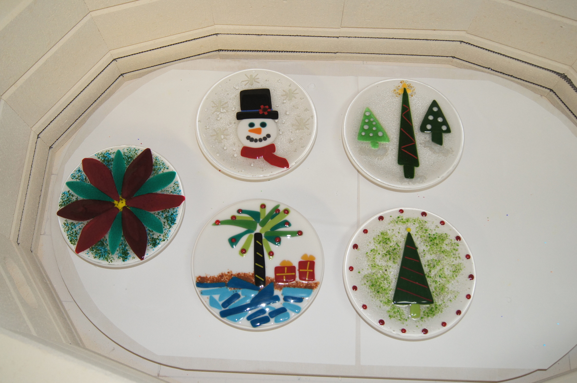 fused holiday plates.JPG