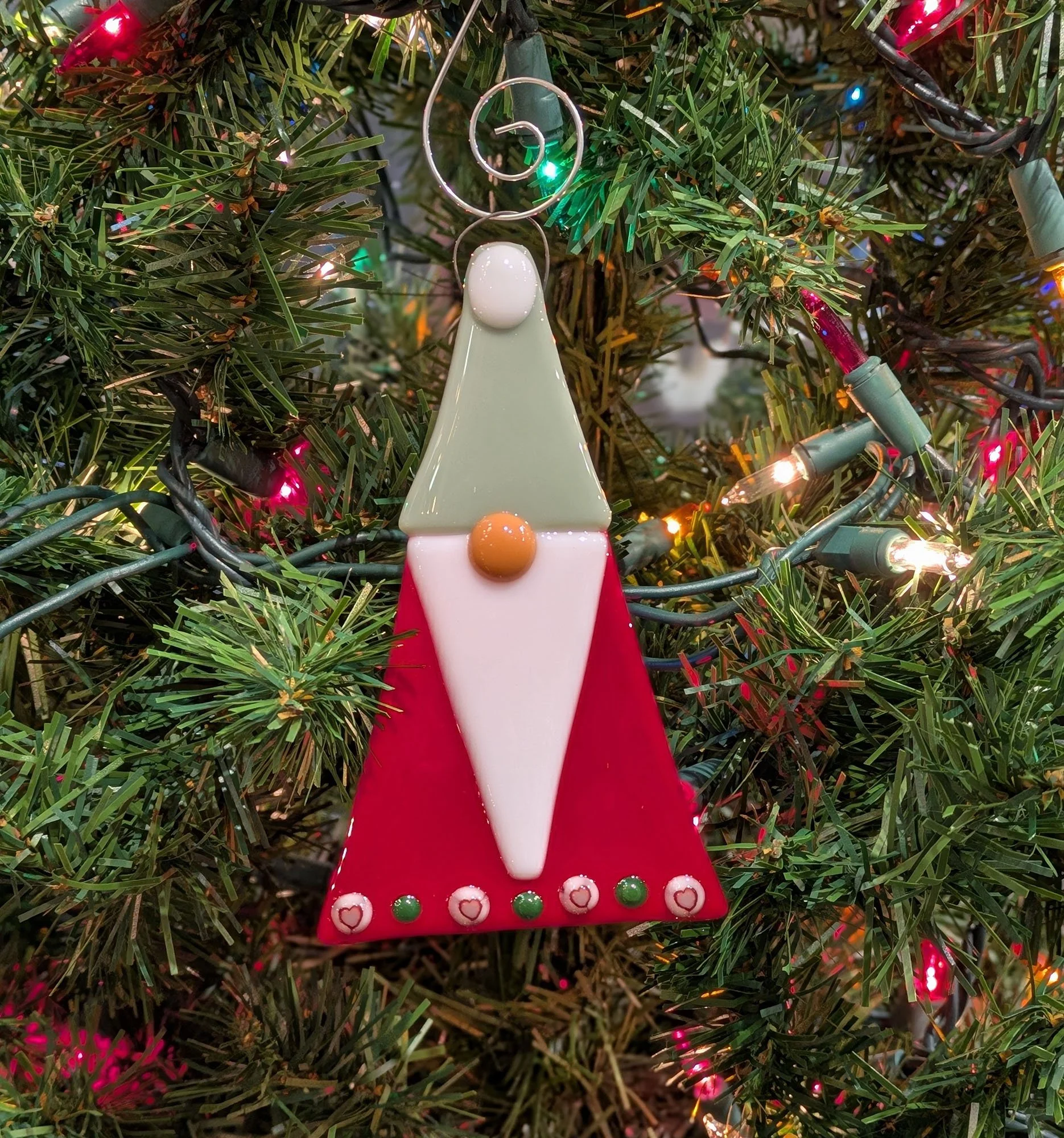 gnome celedon red.jpg