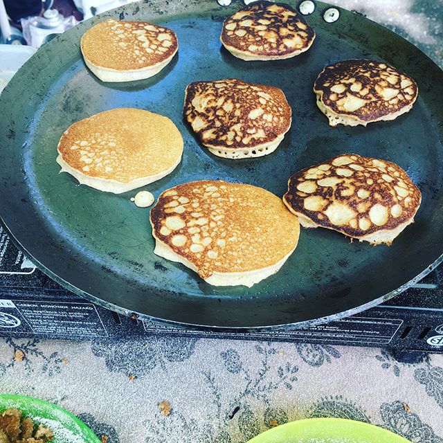 Wheatberry grinding on the Sweetcycle &mdash; fresh  whole wheat pancakes with strawberry sauce, tomatillo salsa with crispy wheat cakes, cooked outside in Taffe Park with @citygrowersnyc  students.  #wholegrainfoods #wholewheatflour #cookingwithchil