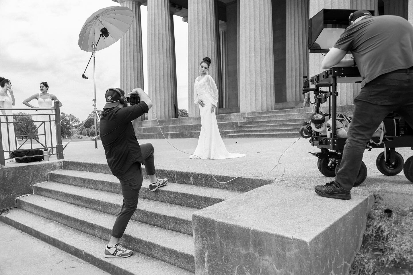 BTS of @couture_by_tess Parthenon Photoshoot// shout out to @cooperalancreative for coming through on the BTS while photo swinging// NOW WATCH ME WERK// @coreyallen_dop @serenityreilynn @nicoletrudy @tessmann_haute_couture @mkh96 // models: @that_one