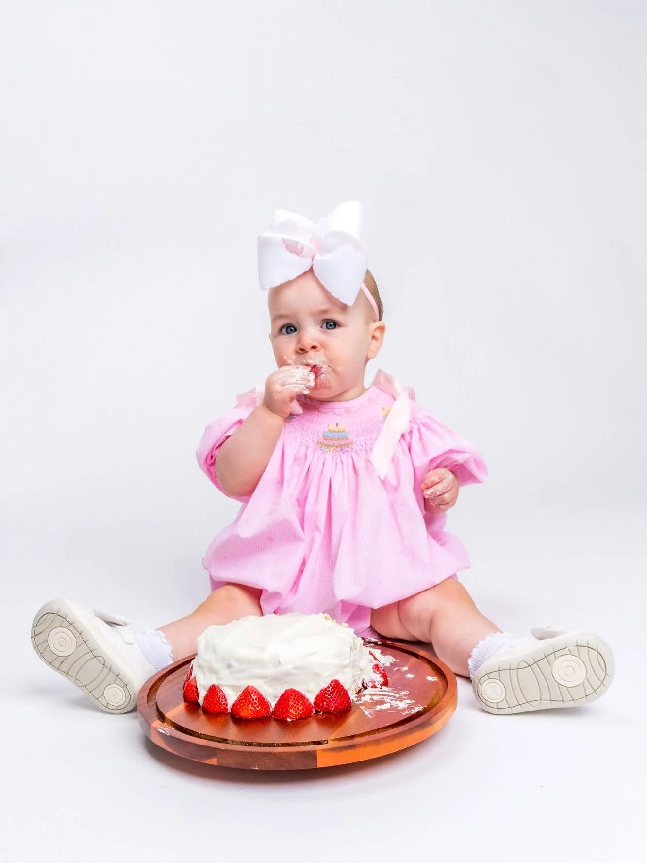 Photo Drop: Nora Turns UNO// shot in the 🐻📸 studio on the @sonyalpha A7RV 16-35 and 85mm G Master, 1/8 BPM// @flashpointlighting 600 and @amarancreators 300c on @savageuniversal seamless// Her Mom is very photogenic also but Nora has a lot more spu