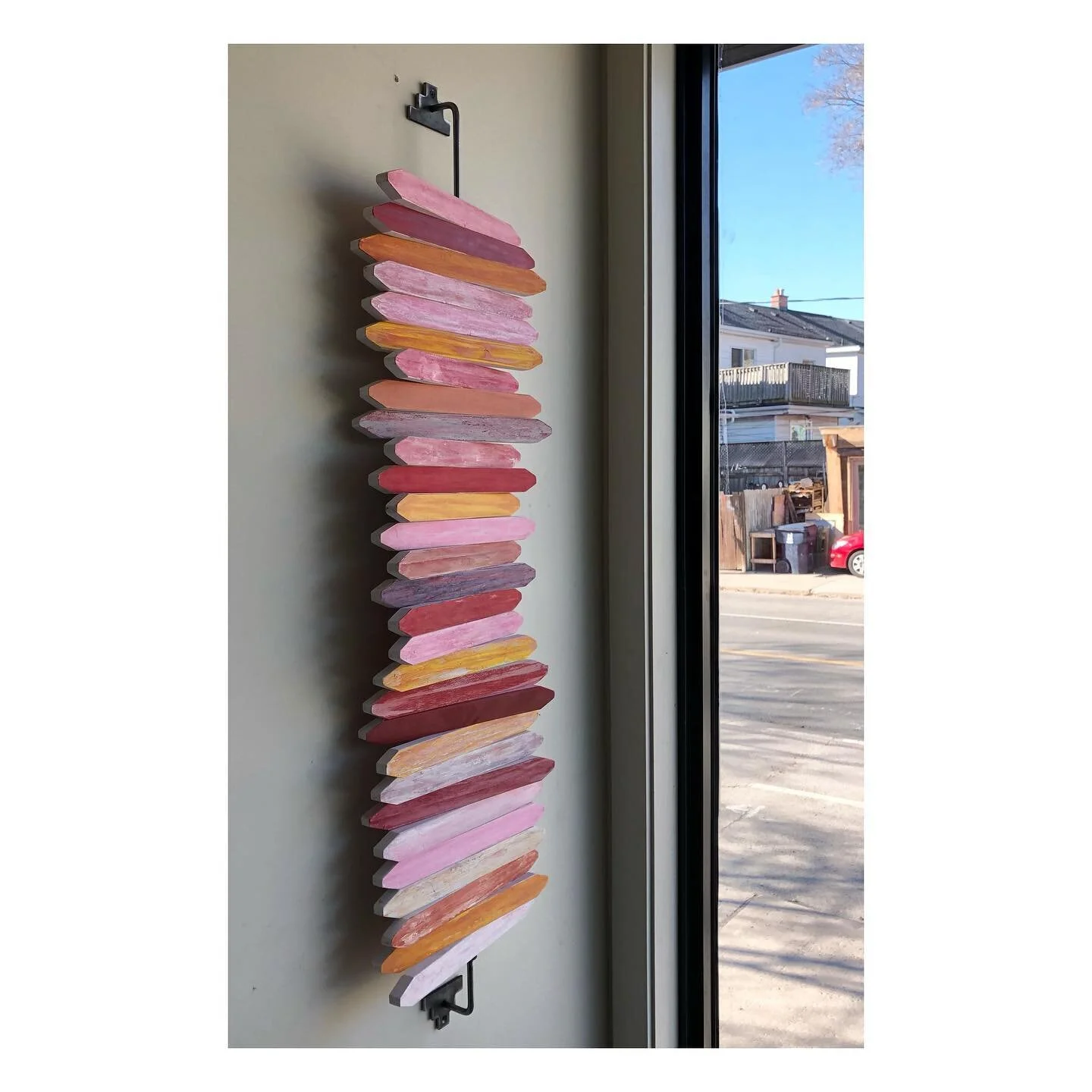 How much fun these sculptures can be! Swipe to see the same sculpture, one side soft and one side bold.....and then of course there are all of the colour combinations in the middle. You could have a different art piece every day depending on your moo