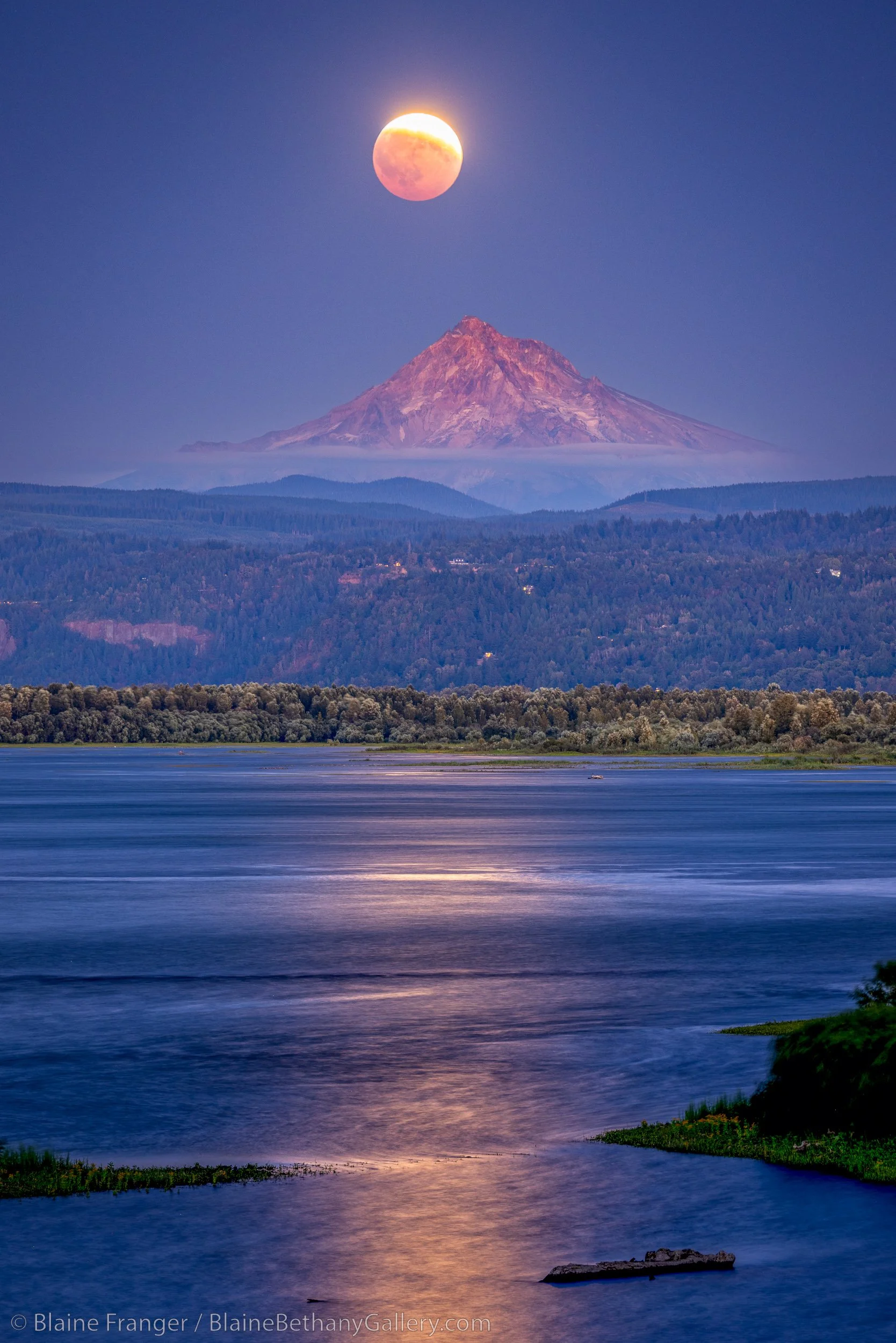Faithful-Witness-Over-Mount-Hood_Eclipse-Moon-70A0581.jpg