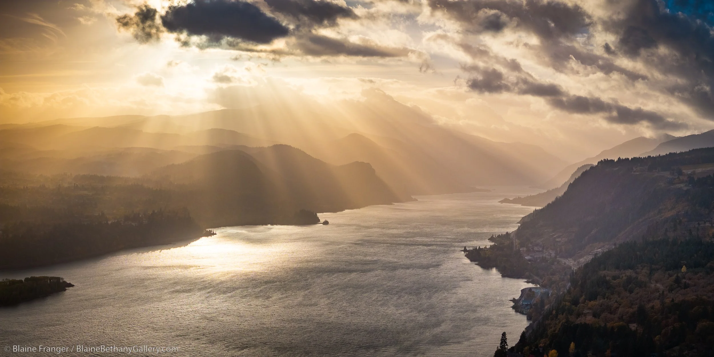 Gorge-Light-Rays-Columbia-River-Gorge-Oregon-Washington.jpg