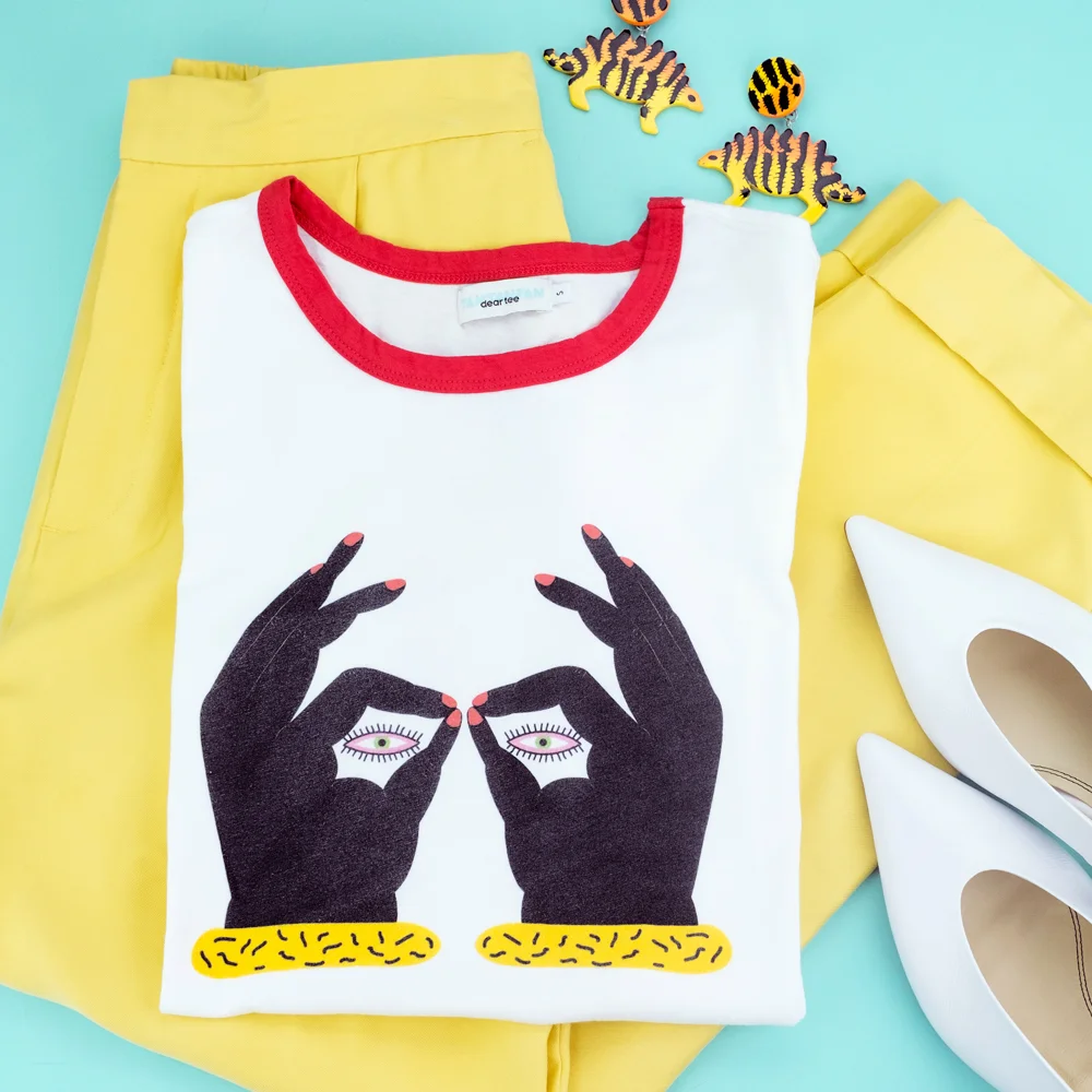 camiseta-alba-blazquez-manos-bodegon.jpg