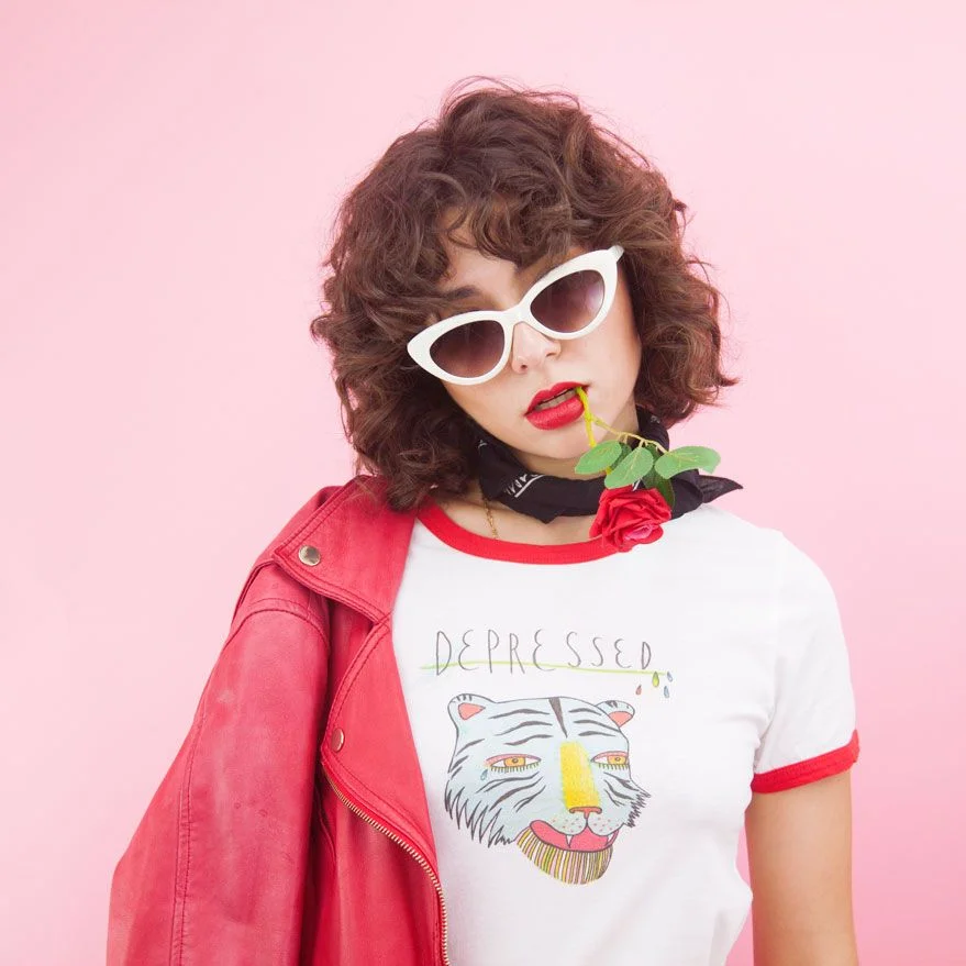 Illustration on the tee: Belén Segarra.