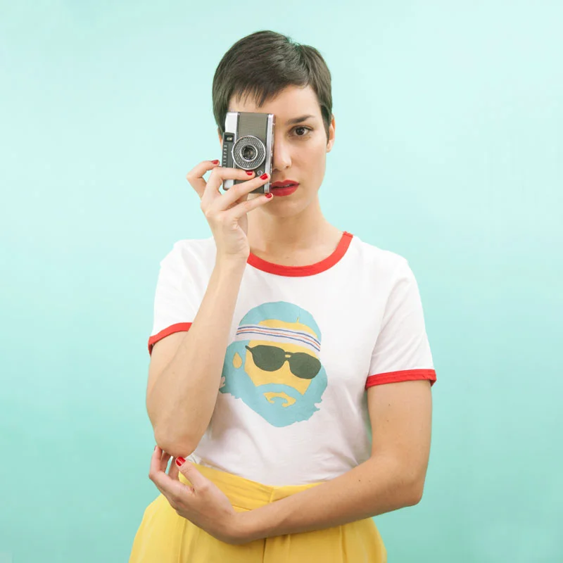 Illustration on the tee: Coco Dávez.