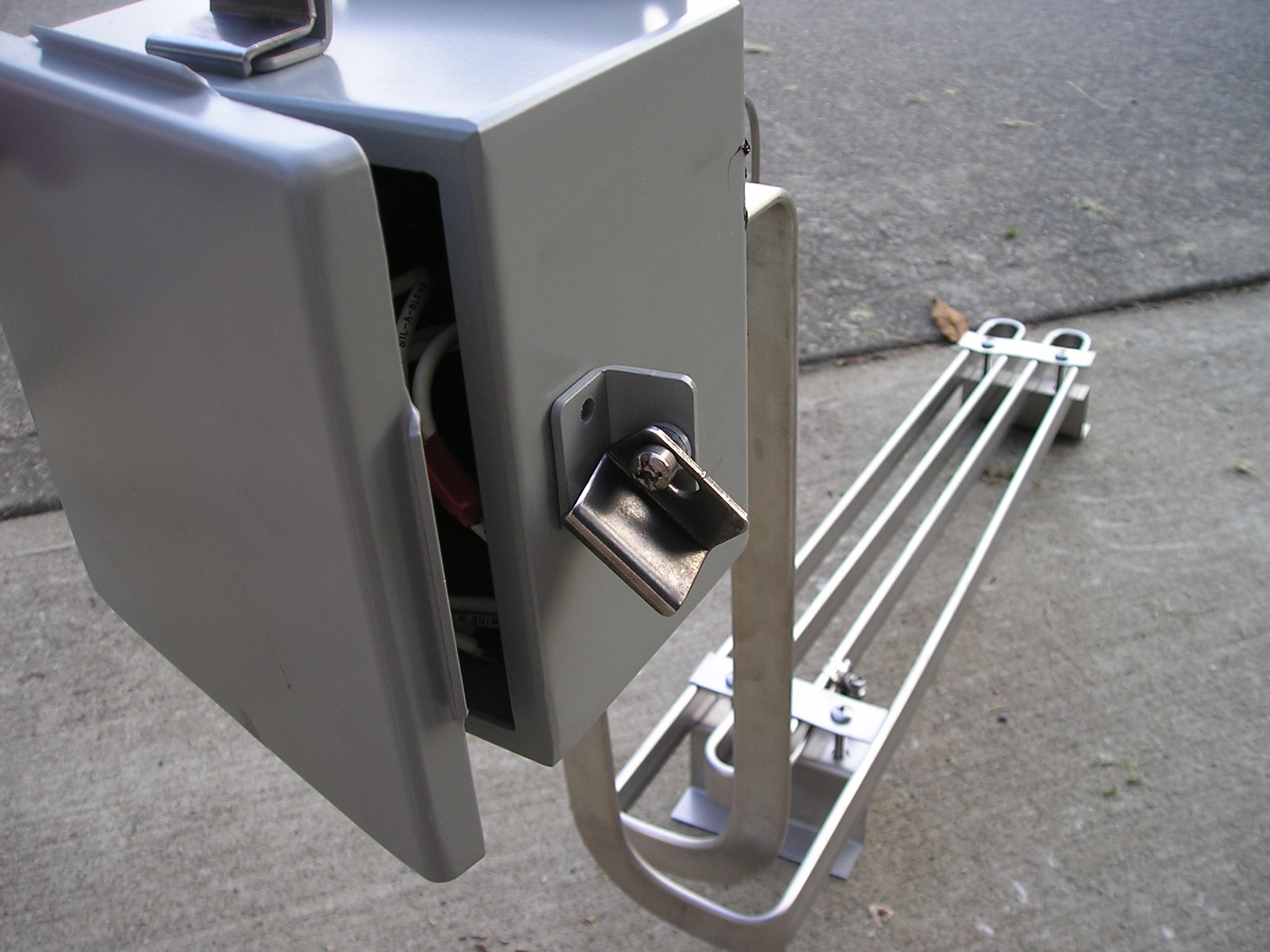 Over-the-side tubular heater with accompanying control box.